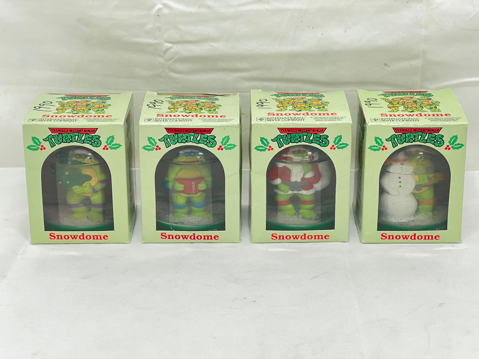 (4)Teenage Mutant Ninja Turtles Snow Domes - 1990s with Boxes: (4)Teenage Mutant Ninja Turtles Snow Domes - 1990s with Boxes - Michaelangelo, Donatello, Leonardo, Raphael