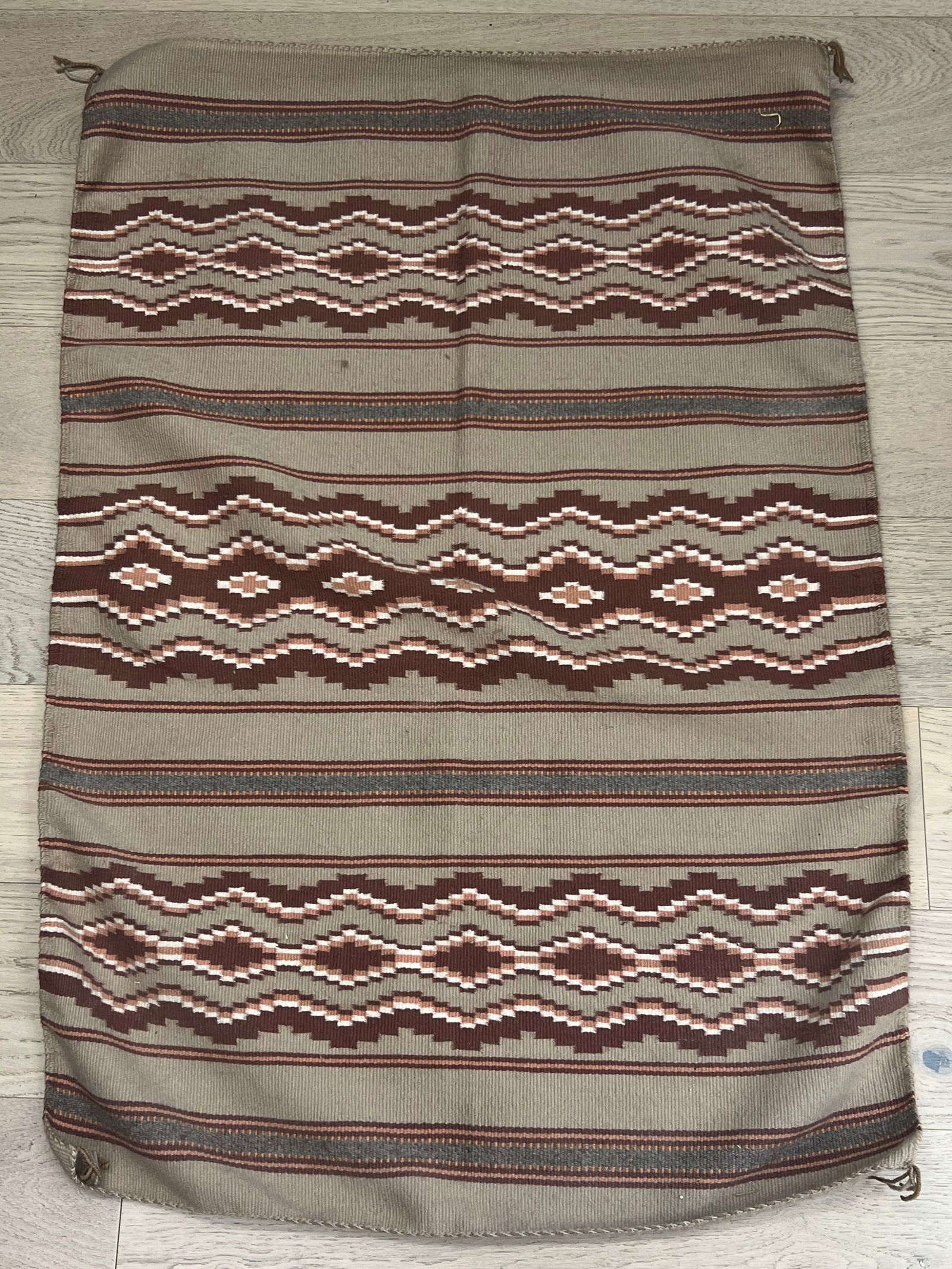 Native American Navajo Handwoven Rug 32'' x 47'' (1 of 4)