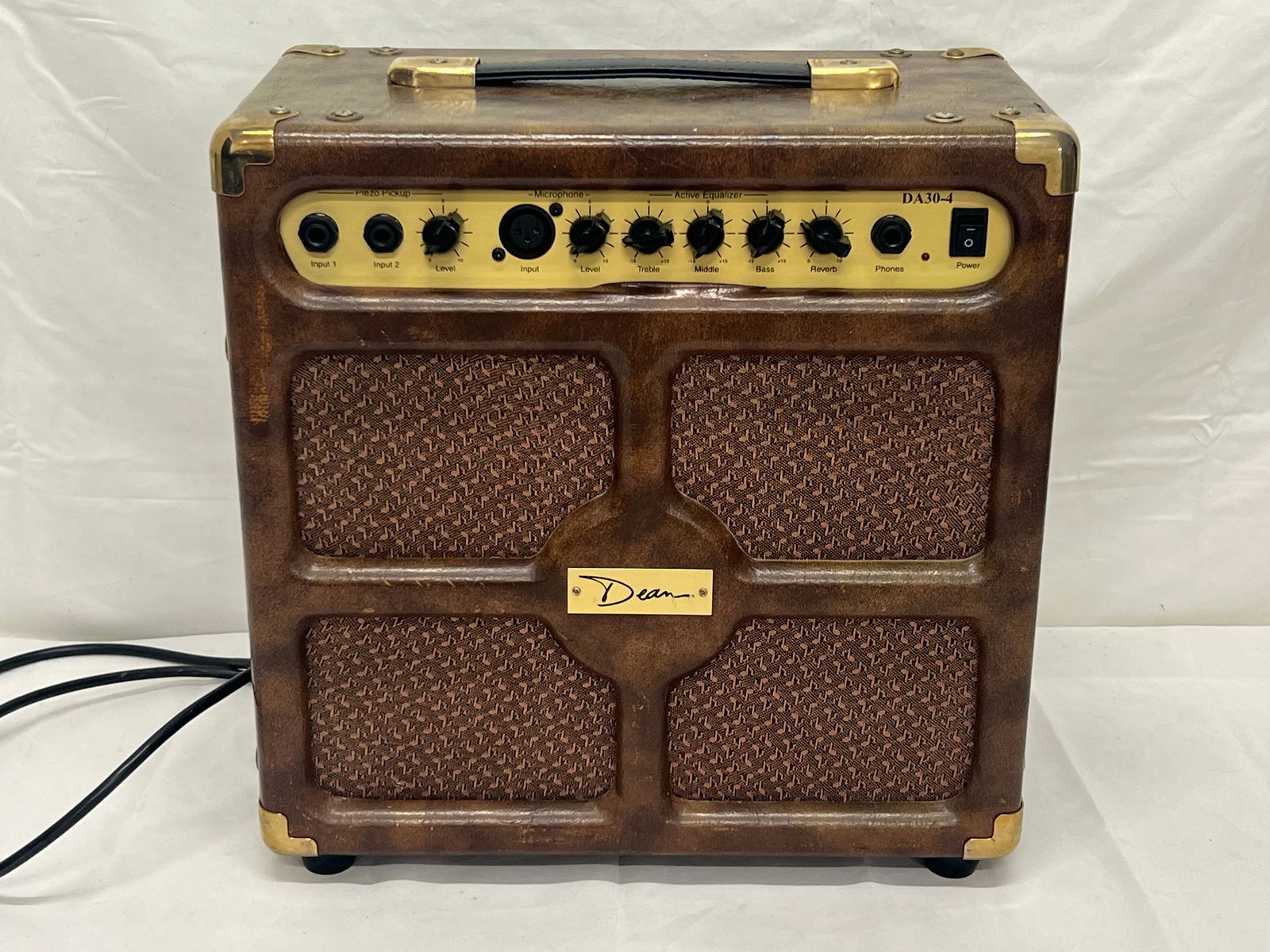 Dean Guitar Amp DA30-4 (Pre-Owned): Dean Guitar Amp DA30-4 (Pre-Owned)