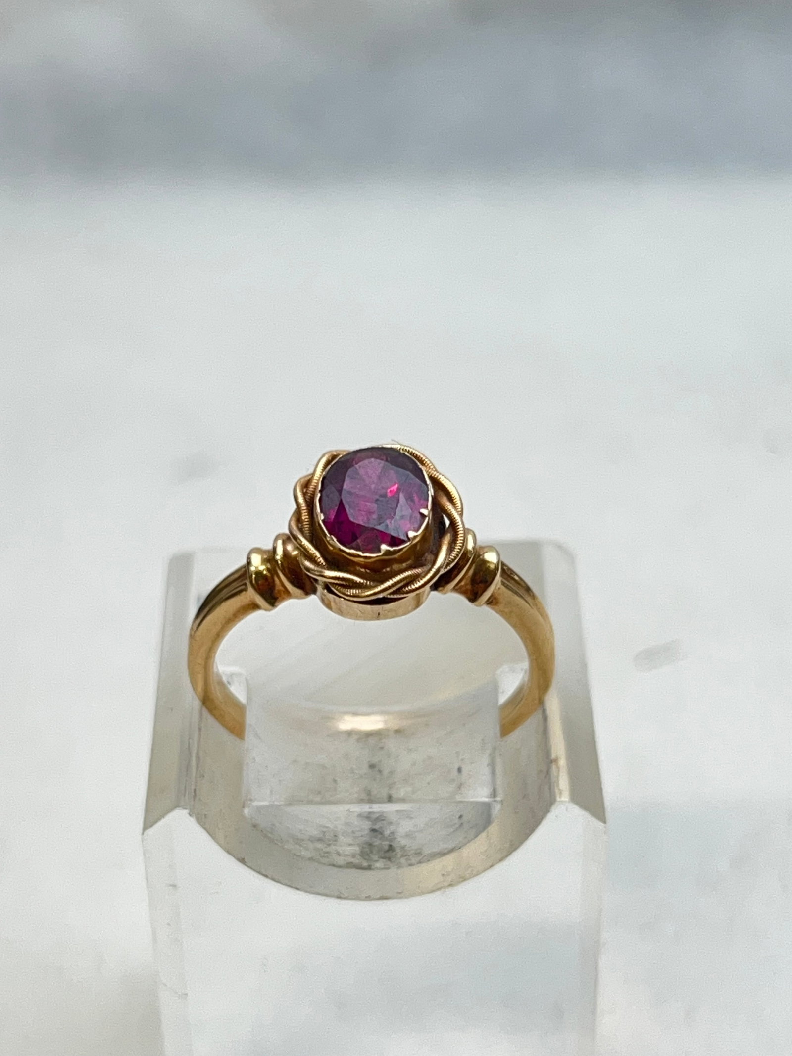 Vintage 14K Gold Amethyst Ring, Sz 7, TW 3.02g: Vintage 14K Gold Amethyst Ring, Sz 7, TW 3.02g