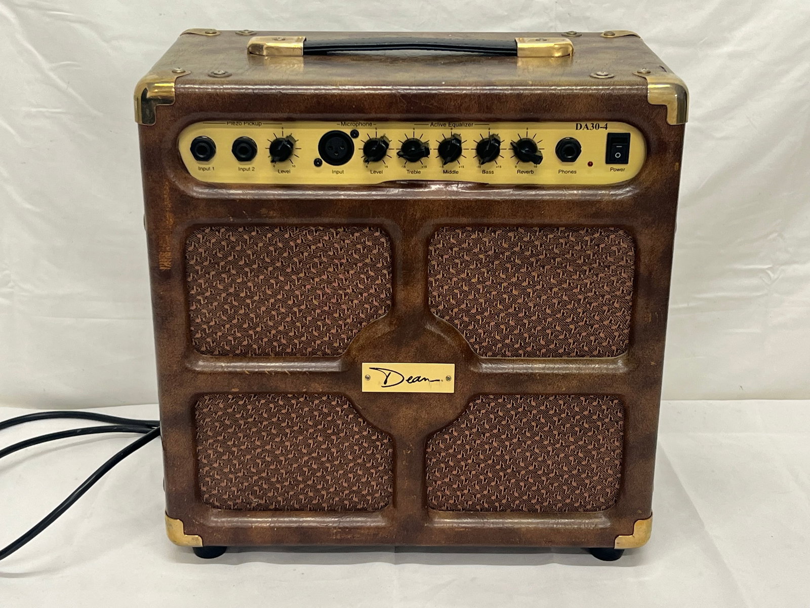 Dean Guitar Amp DA30-4 (Pre-Owned): Dean Guitar Amp DA30-4 (Pre-Owned)