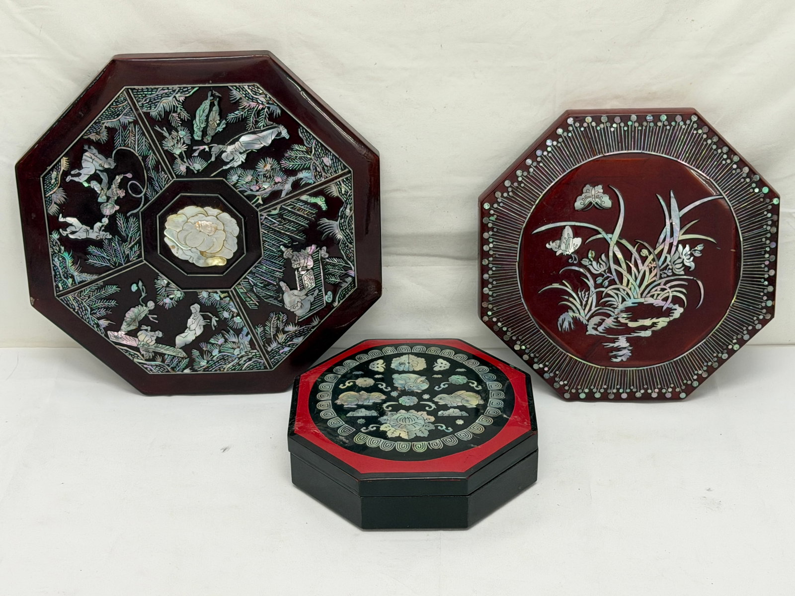 Inlay Mother of Pearl Lacquered Divider Box with Bunny Design, (2)Lids (1 of 5)