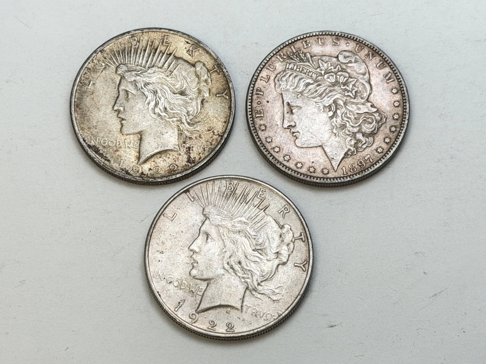 (2)1922 Silver Peace Dollars, (1)1897 Silver Morgan (1 of 7)