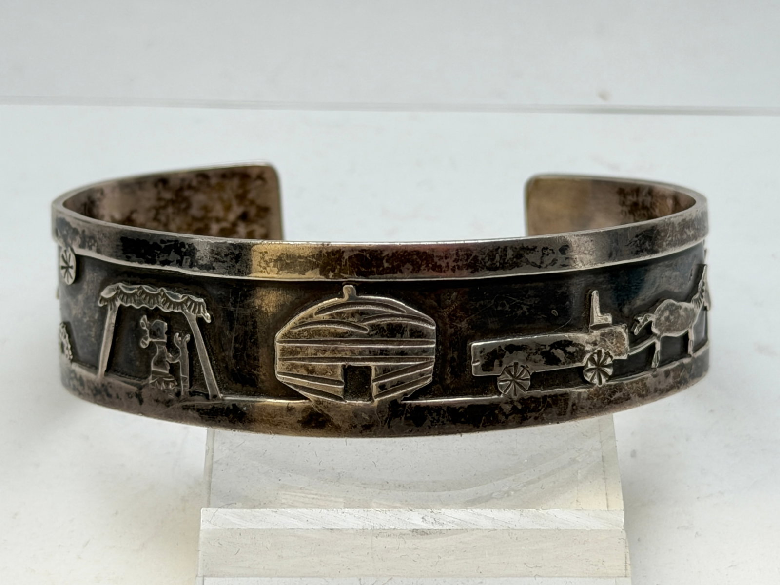 Vintage Sterling Silver Navajo Storyteller Bracelet, Signed - TW 29.3g - 2.5" x .5" with 1.25"Open (1 of 5)