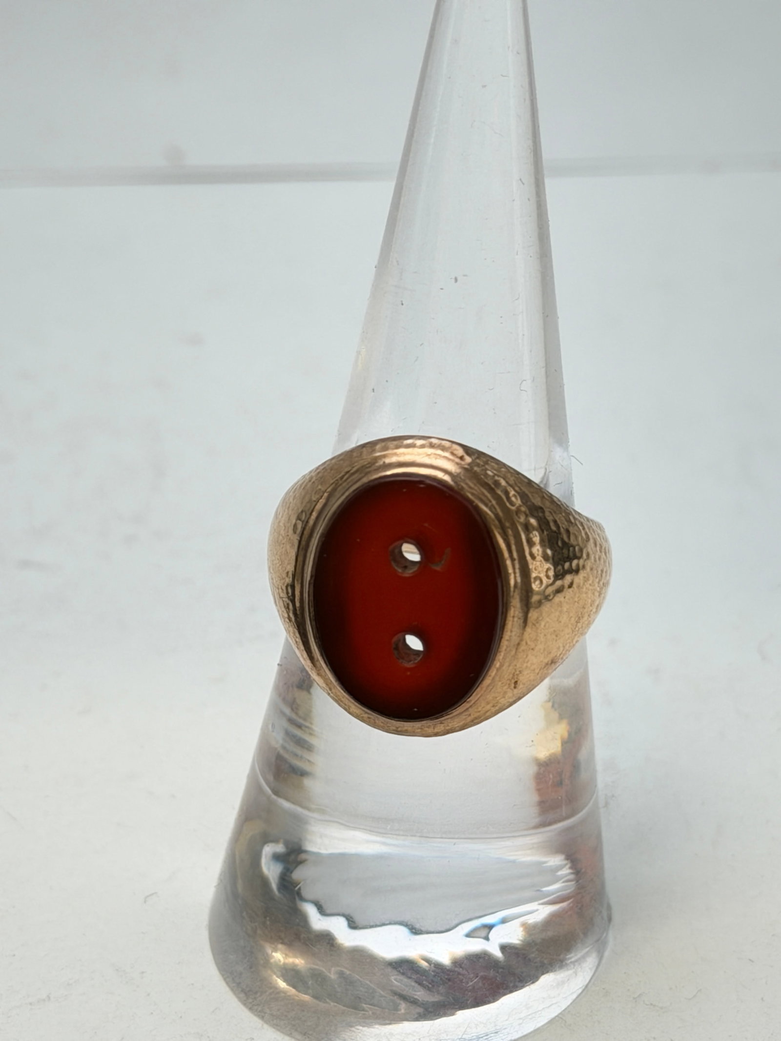 10K Gold Band Ring with Carnelian Button Style Stone Sz 6.75/7 , TW 9.54g: 10K Gold Band Ring with Carnelian Button Style Stone Sz 6.75/7 , TW 9.54g