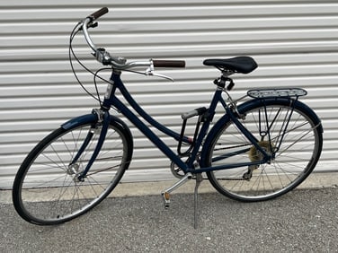 Vtg Globe Daily Bicycle with Shimano Brakes - Blue Bicycle with Back Rack (1 of 9)