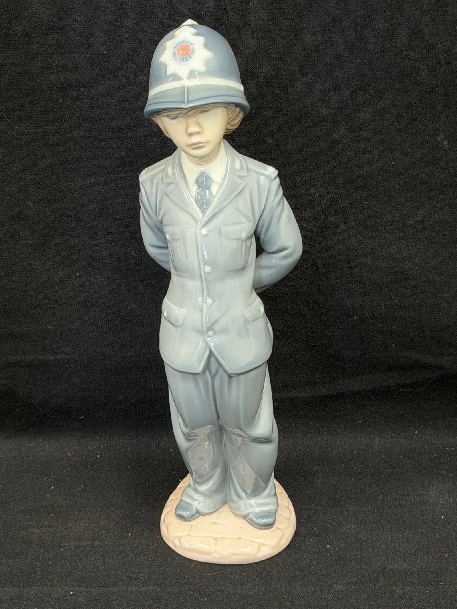 Lladro "Little Policeman" Hand Painted Figure 9.5"T #6367 - Retired -: Lladro "Little Policeman" Hand Painted Figure 9.5"T #6367 - Retired -
