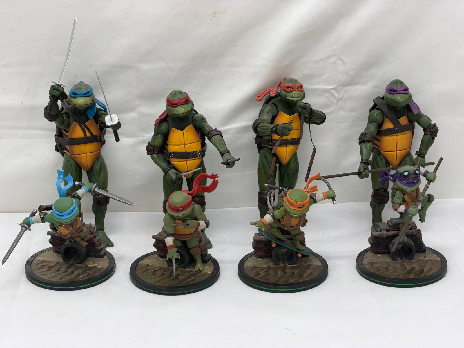 (8)Teenage Mutant Ninja Turtles Figures (1 of 8)