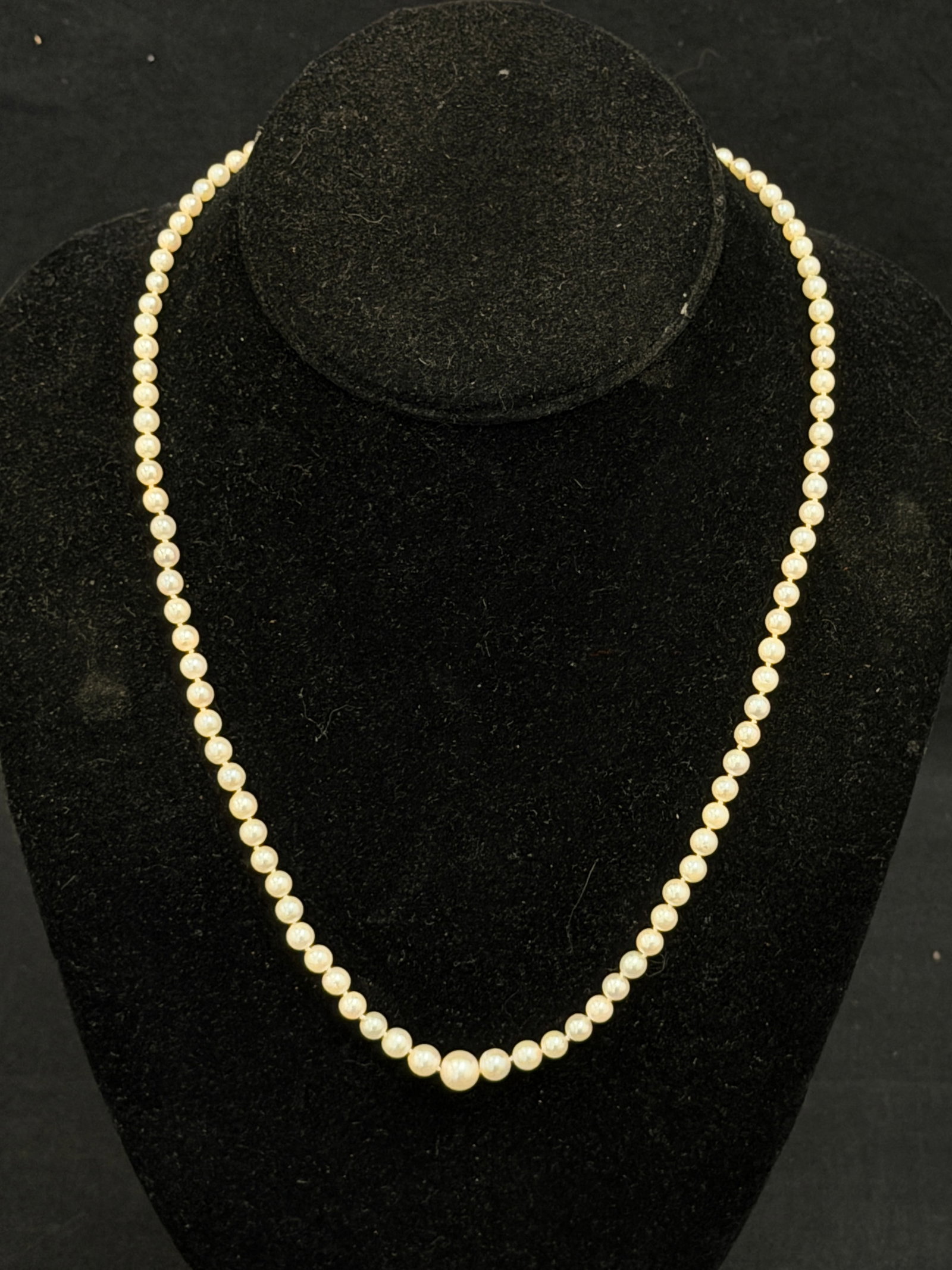 Graduated Pearl Necklace 20"L with 14K White Gold Clasp (1 of 4)