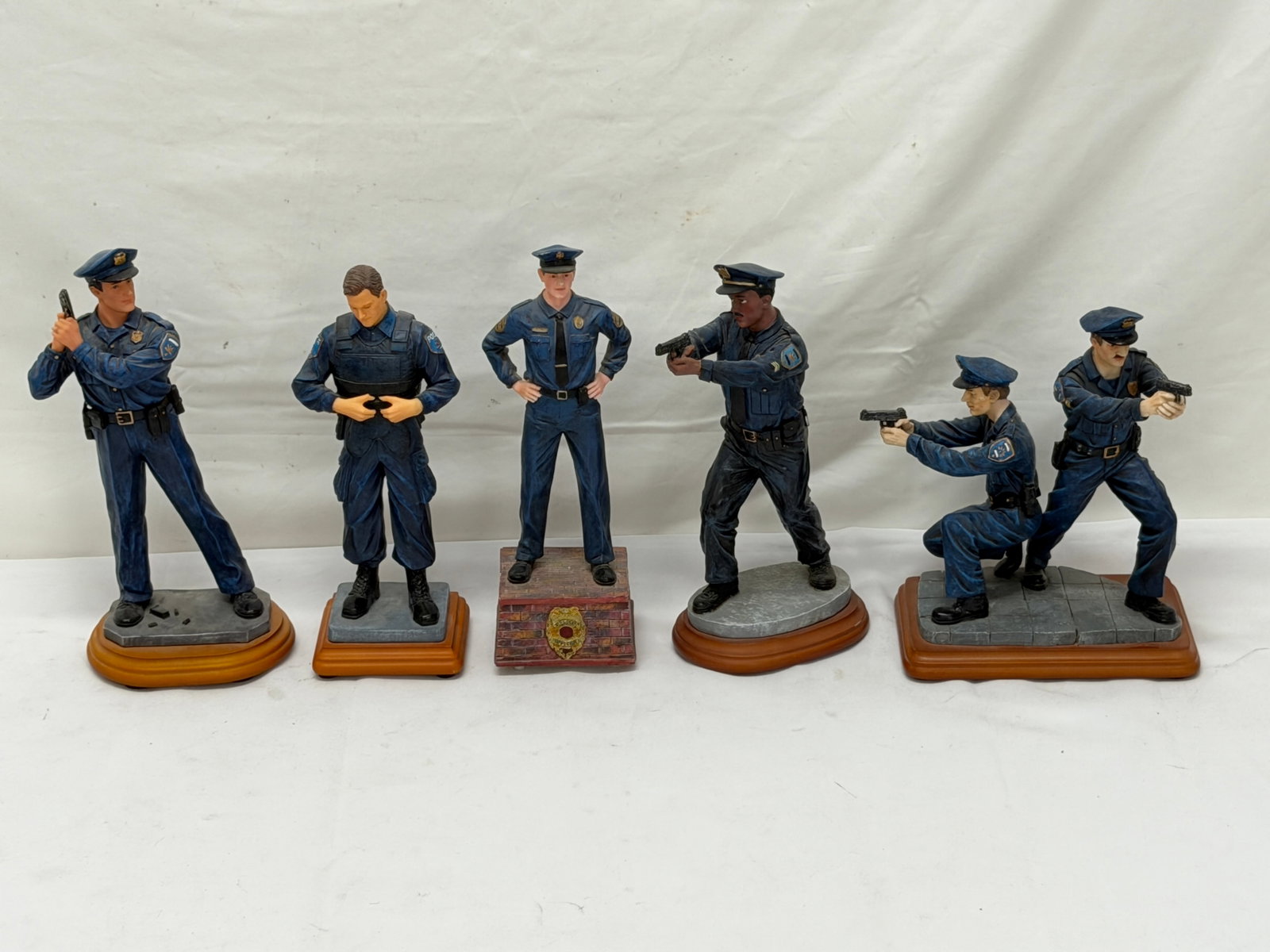 (5)Limited Ed. #d 'Blue Hats of Bravery' Police Figures (1 of 11)