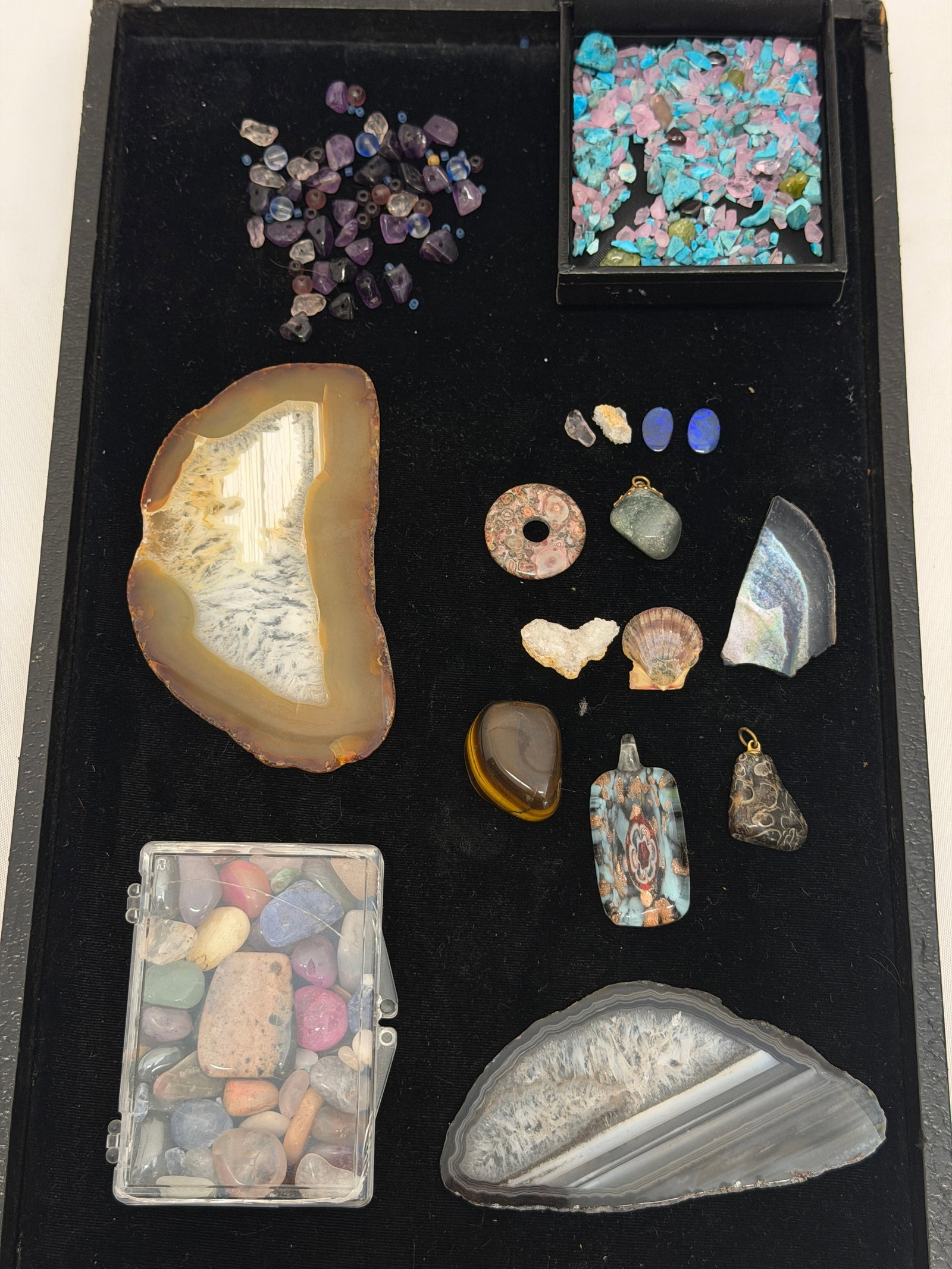 Lot of Gemstones, Agate, Pendants: Turquoise, Amethyst, Rose Quartz, Asst Polished Gemstone, Jade, Crystal, Tigers Eye & More