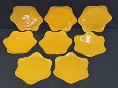 (8)Annie Glass Signed Poppy Scallop Plates 10" - Yellow / Orange Color: (8)Annie Glass Signed Poppy Scallop Plates 10" - Yellow / Orange Color