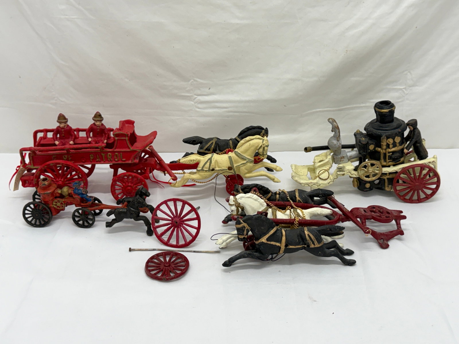 (3)Antique Cast Iron Horse Drawn Fire Wagons (1 of 10)