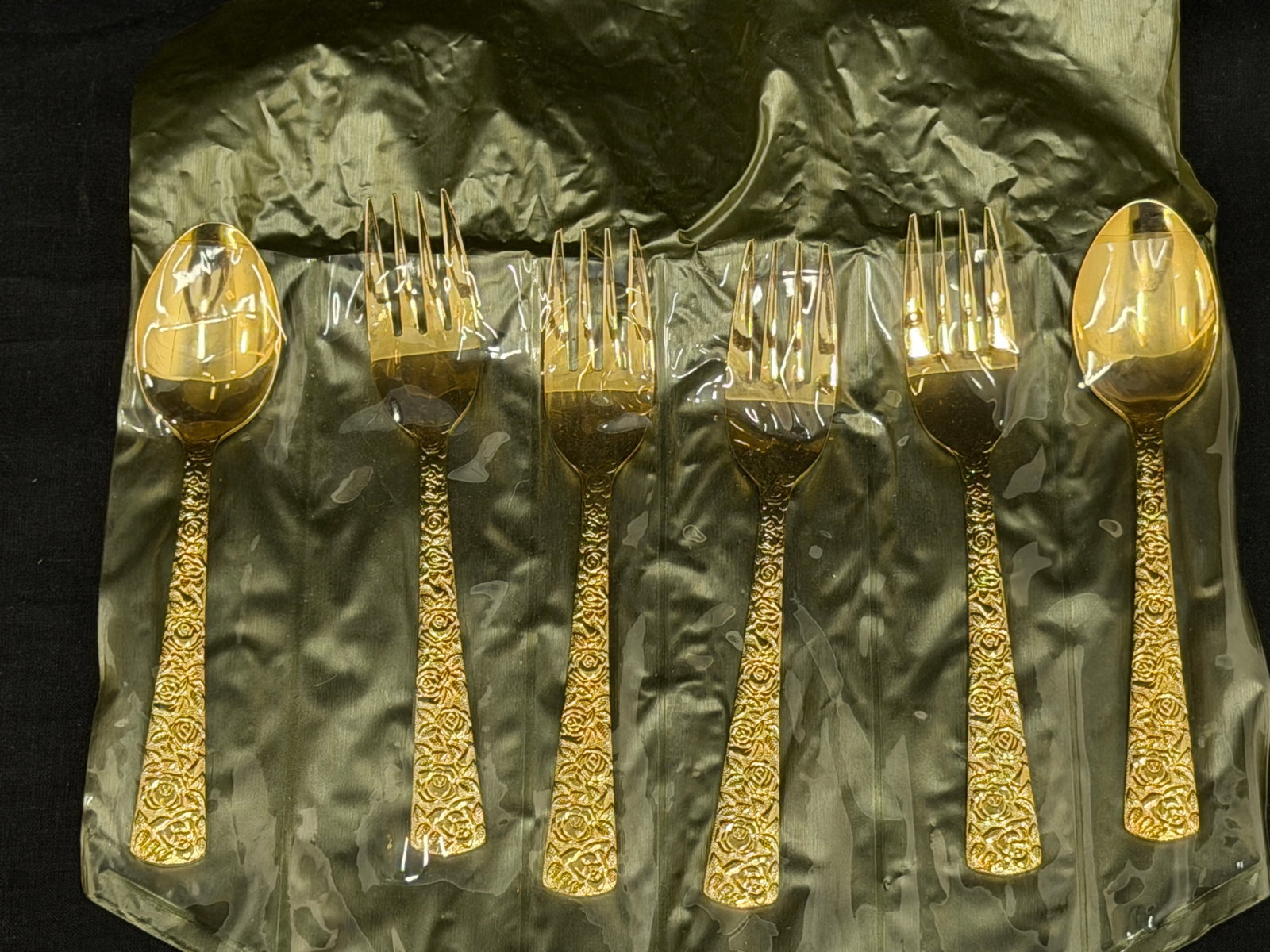 Golden Renaissance Japan Stainless Steel Flatware (1 of 3)