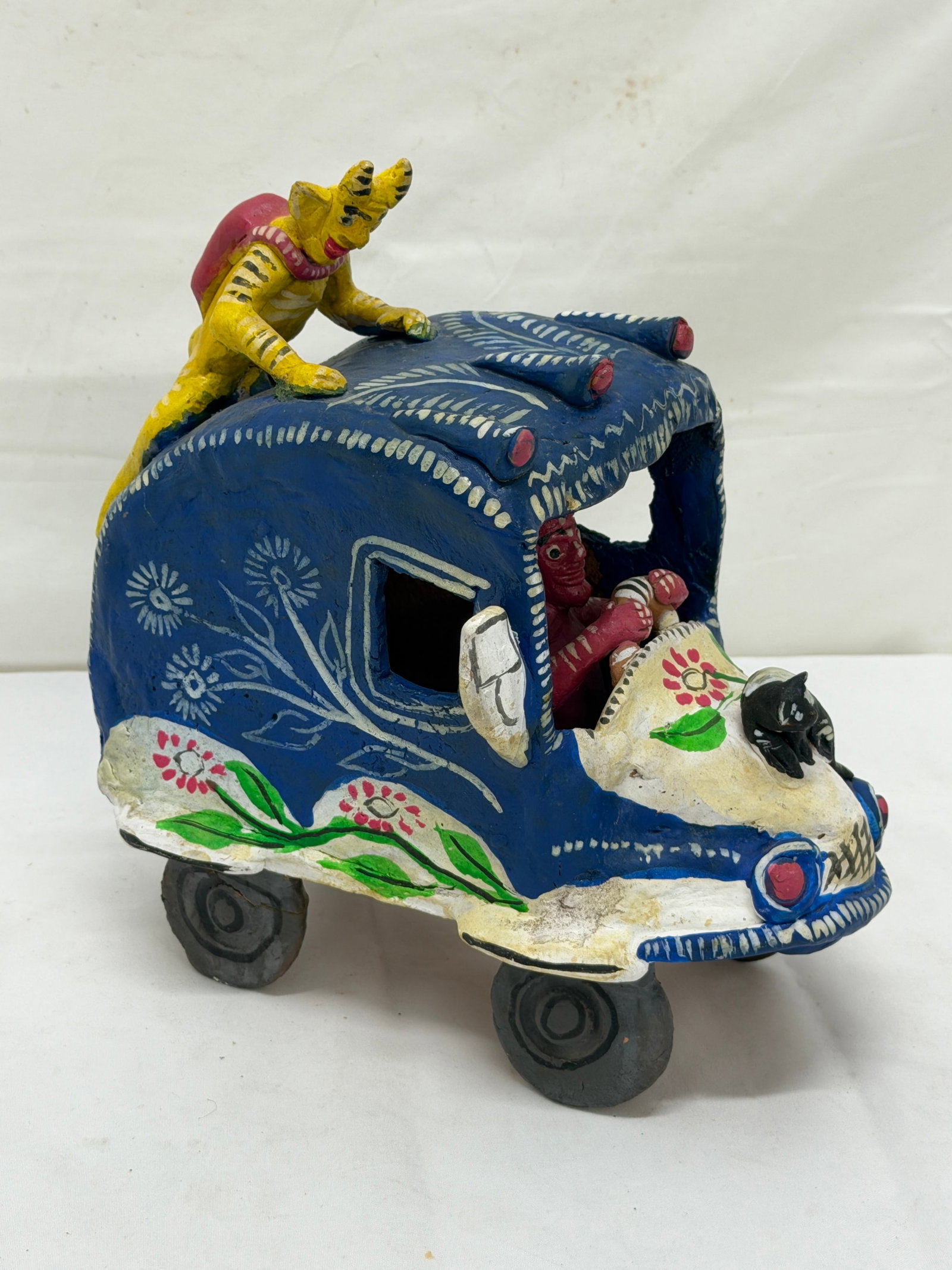 Vintage Ocumicho Diablitos Mexican Folk Art Bus 8.5" x 9.5" x 5.5": Vintage Ocumicho Diablitos Mexican Folk Art Bus 8.5" x 9.5" x 5.5" - See Photos for Condition -