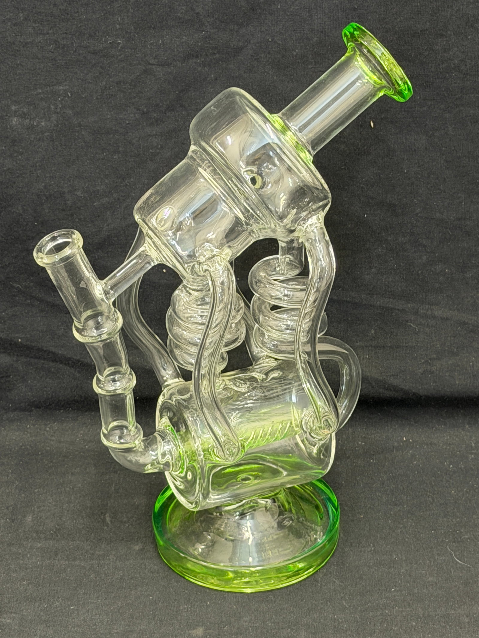 Lookah Artsy Tornado Glass Water Pipe / Bong 10.75"T in Green / Clear Color (1 of 5)