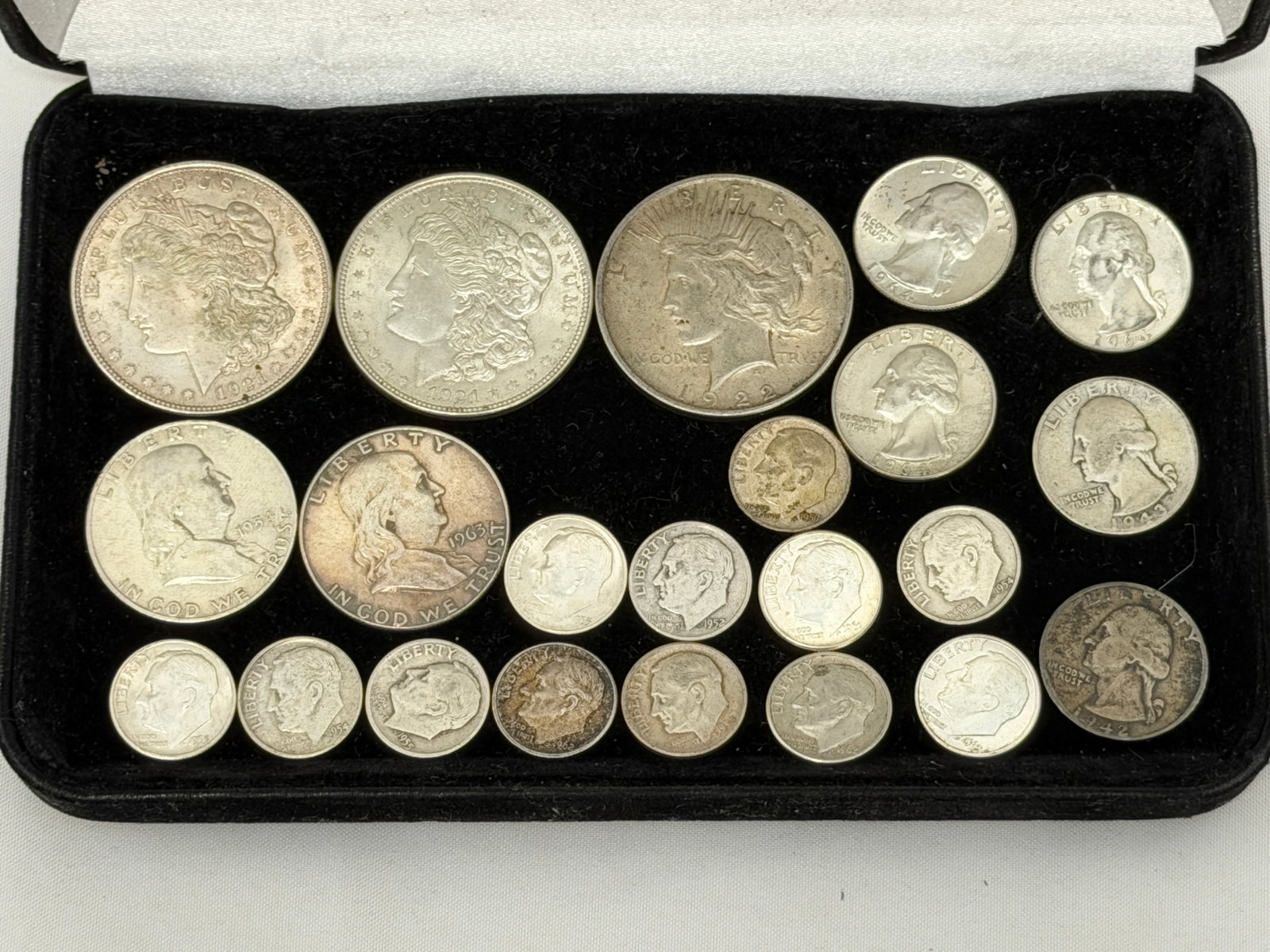 (22)Total Silver Coins - Morgan & Peace Dollars, Half Dollars, Quarters, Dimes - Wgt 165.9g (1 of 12)
