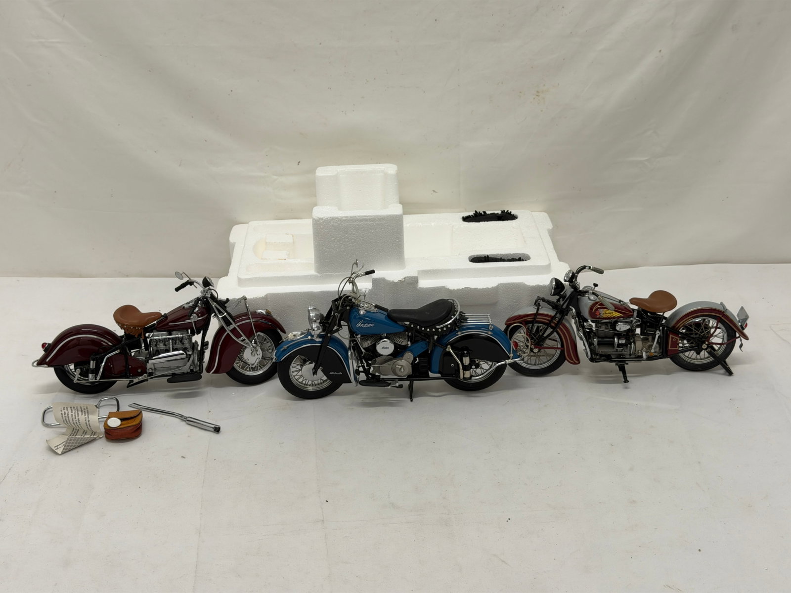 (2)Diecast Indian Chief Motorcycles - 1938 & 1948 (1 of 9)