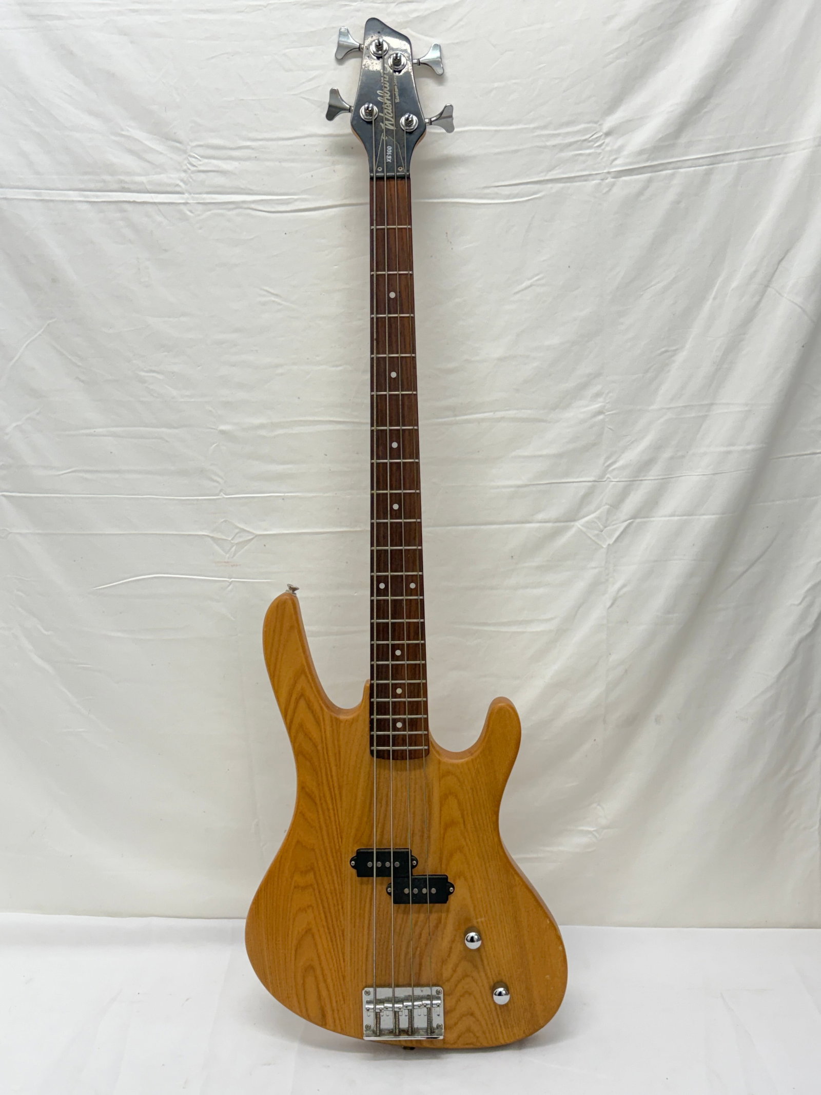 Washburn Pro XB100 Bantam Series Electric Bass Guitar (1 of 8)
