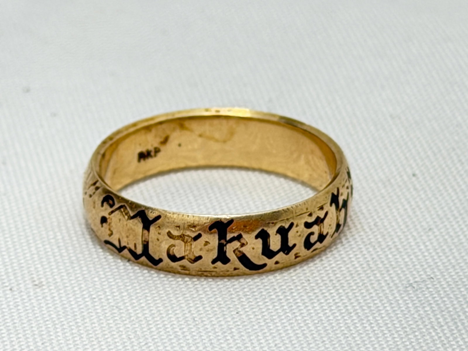 14K Gold Hawaiian Band Ring Sz 6.5, TW 3.52g - Etched with "Makuahine" (Mother): 14K Gold Hawaiian Band Ring Sz 6.5, TW 3.52g - Etched with "Makuahine" (Mother) & Stamped 14K