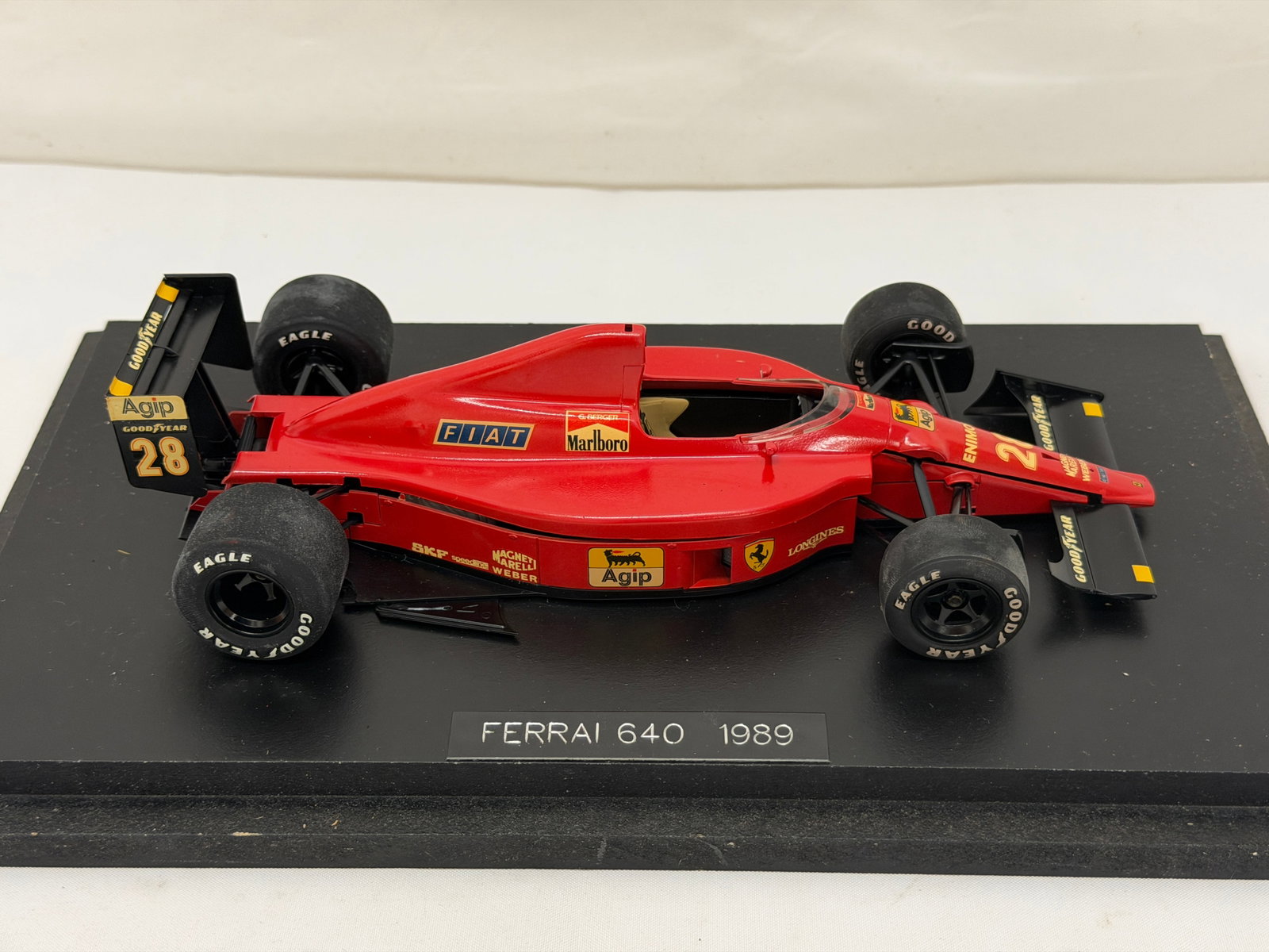 Ferrari 640-F1-89 #28 Gerhar Berger Race Car in Case - 1:18 Scale (1 of 6)