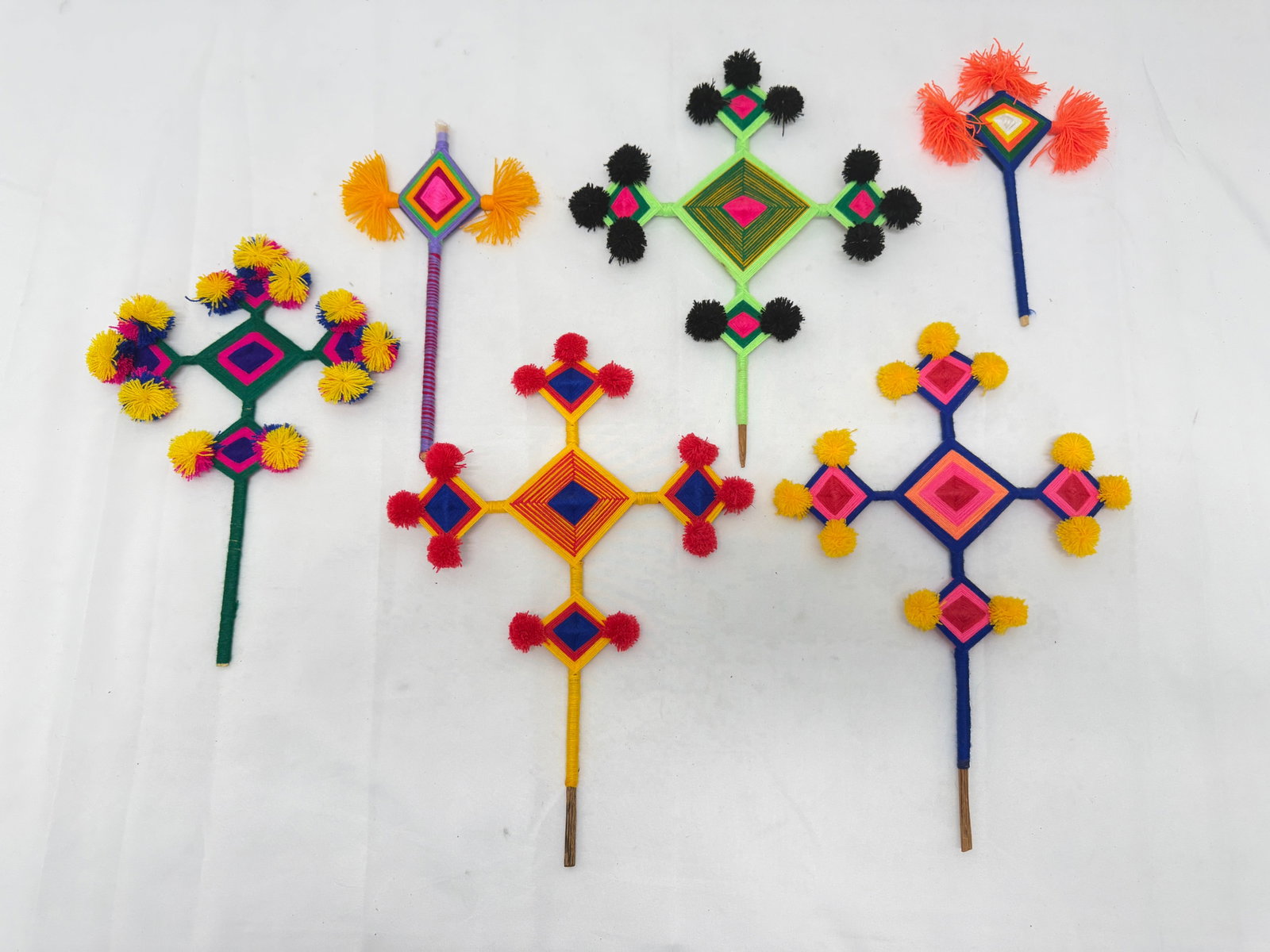(6)Huichol Ojos De Dios Eye of God Ritual Tools 8" to 12": To Protect, Offer Goodluck & Ensure Spiritual Healing - Cross Symbolizes the Cardinal Direction - Earth, Air, Wind & Fire - Children Connection - Parents Traditionally Weave a Central Diamond when Chi