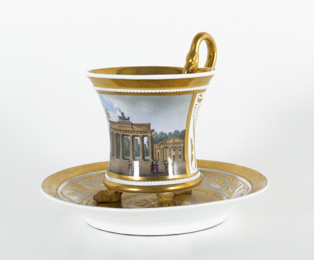 KPM: Tasse/Brandenburger Tor zu Berlin: KPM, Cup / The Brandenburg Gate to Berlin Porcelain, painted, gilded; H 12 cm; sceptre brand, ''KPM'', orb