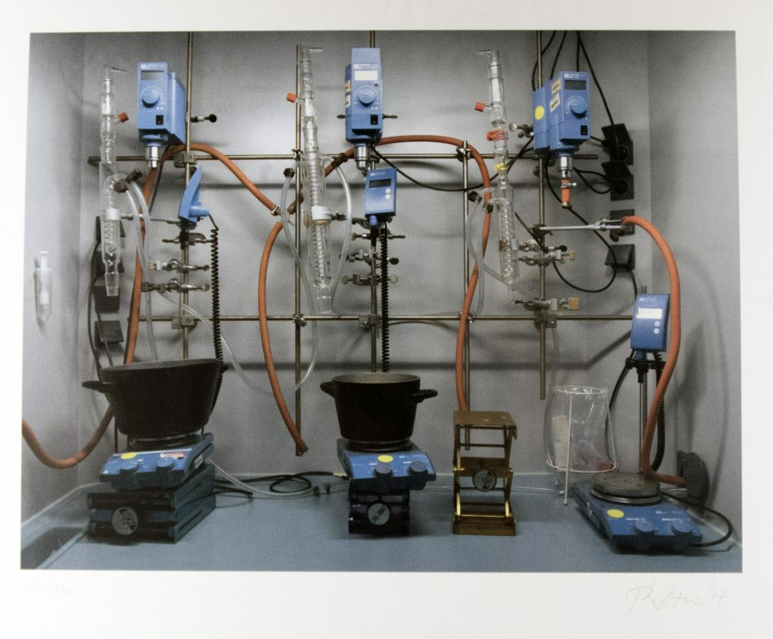 Struth, Thomas: Magnetic Composite Synthesis Quiagen,: Thomas Struth 1954 Geldern Magnetic Composite Synthesis Quiagen, Hagen Offset lithograph on paper, 2010; H 518 mm, W 680 mm; signed lower right ''Struth''; numbered lower left ''99/100''