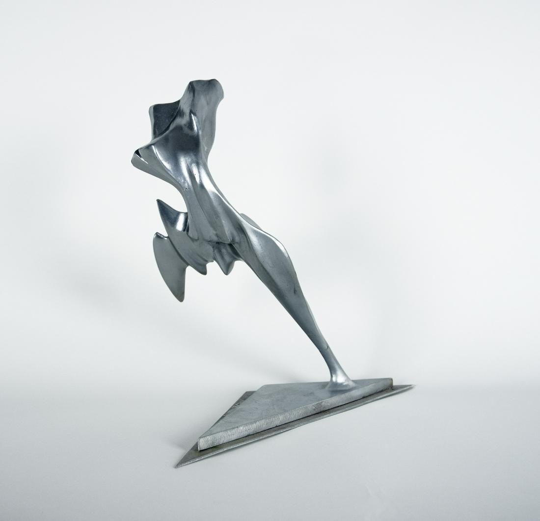 Hoffmann, Ric: Aerodynamischer Hermes: Richard Hoffmann 1930 Lebach Aerodynamic Hermes Aluminum sculpture; H 31 cm; inscribed ''Ric Hoffmann''; Model for a monumental sculpture in front of an airport