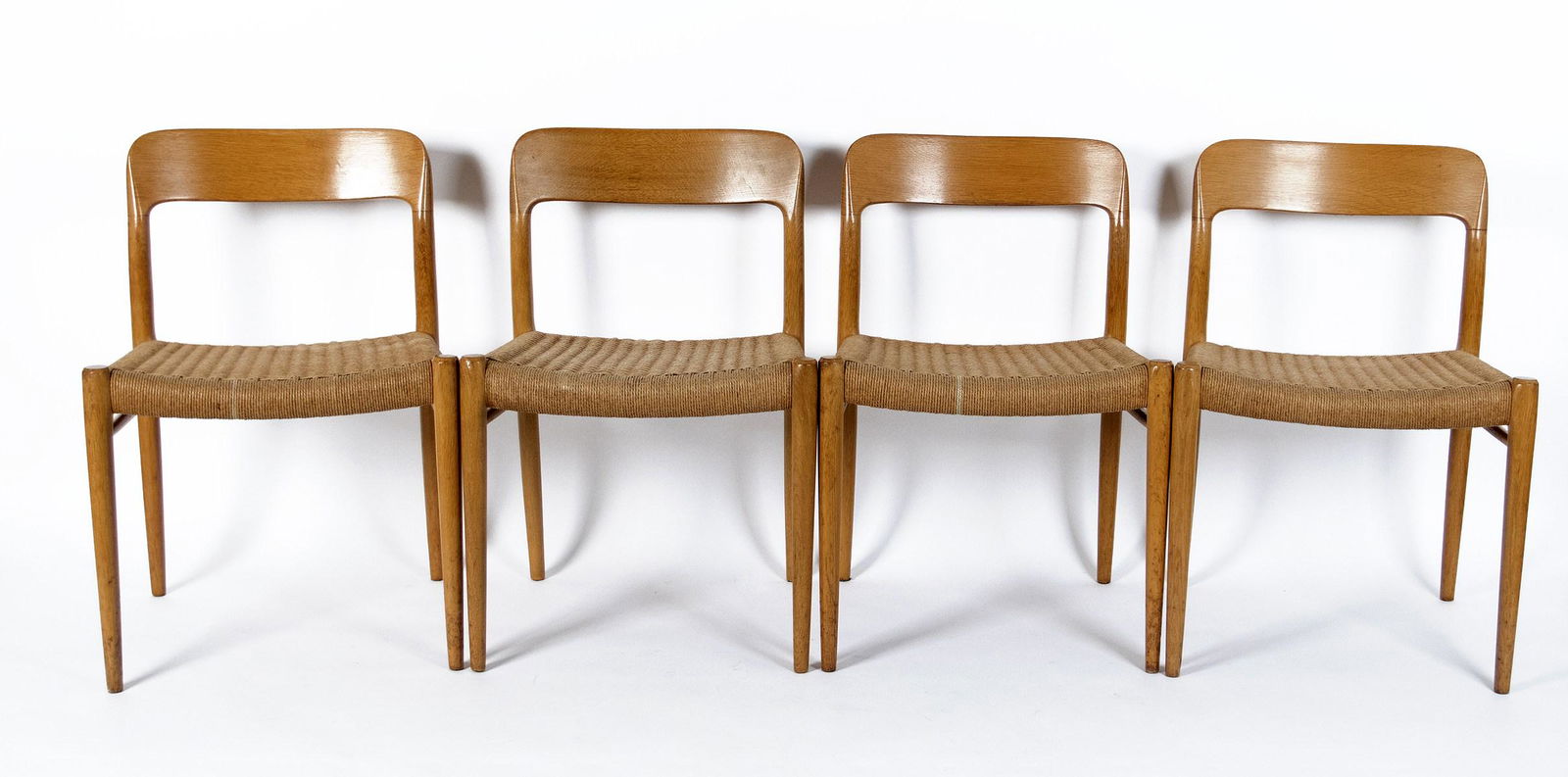 MÃ¸ller, Niels Otto: 4 Stuehle Modell 75 (1 of 1)