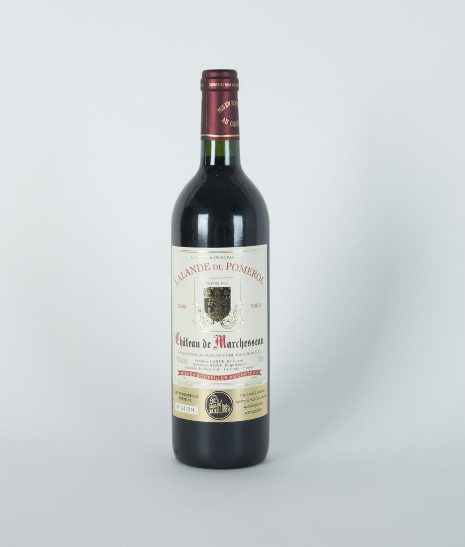 Chateau de Marchesseau: 12 Flaschen in originaler: Chateau de Marchesseau 12 bottles in the original wooden box Red wine, Lalande de Pomerol, 2000; 12x 750 ml; 12.5% vol.