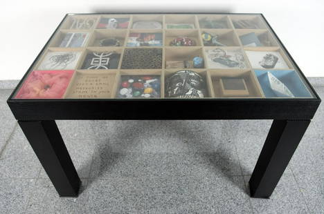 Abramovic, Marina, Klaus Staeck, Moritz Goetze, Klaus Geldmacher u. a.: Aus gegebenem Anlass: Marina Abramovic, Klaus Staeck, Moritz Goetze, Klaus Geldmacher and others Aus gegebenem Anlass Object table as an art object for Gerhard Schroeder, 1998; Painted wood, glass panel, inside 24 removabl