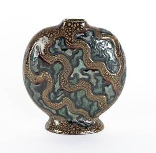 Lachenal, Raoul: Vase mit vegetativer Verzierung: Raoul Lachenal 1885 - 1956 Vase with vegetative decoration Ceramic, colored glaze; H 23 cm, W 20.5 cm, D 7.5 cm; inscribed below ''RL Lachenal''