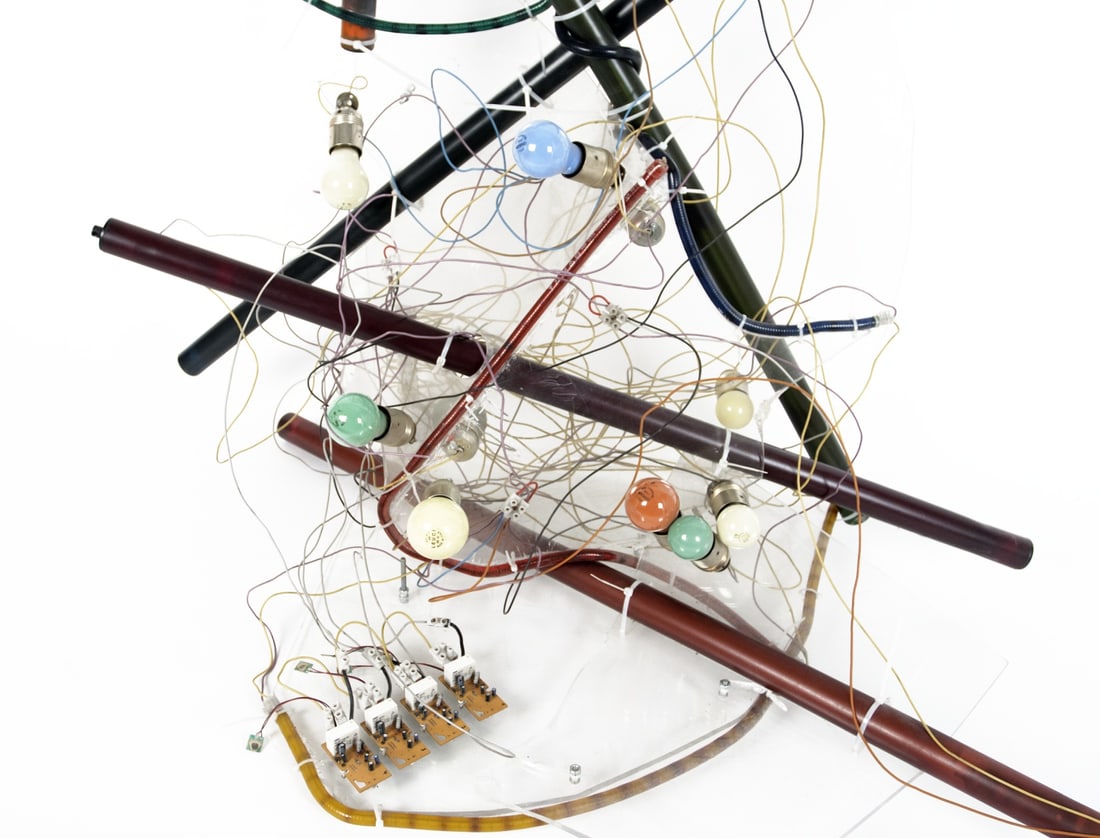 Geldmacher, Klaus: Wandobjekt mit Leuchtmitteln: Klaus Geldmacher 1940 Frankfurt a. M. Wall object with lamps Plastic, colored, fluorescent tubes, light bulbs and metal; H 160 cm, W 110 cm, D 70 cm