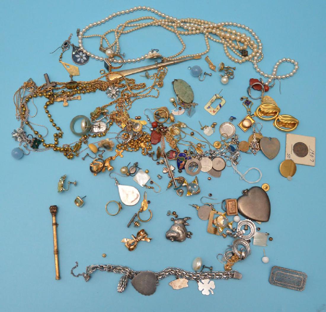Vintage Costume Jewelry Surprise Lot (Some Gold)?? (1 of 6)