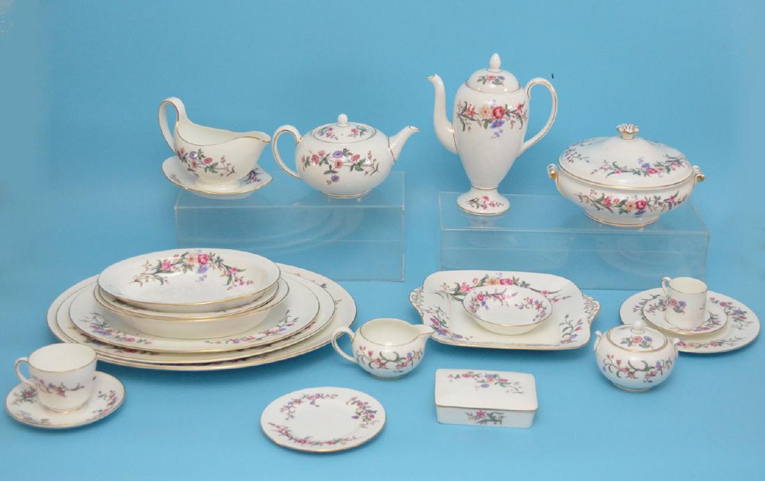 121 Pieces Wedgwood Devon Spray China (1 of 5)