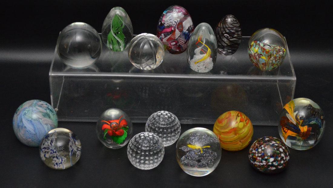16 Vintage Glass Paperweights (Millefiori, Golf Balls (1 of 4)