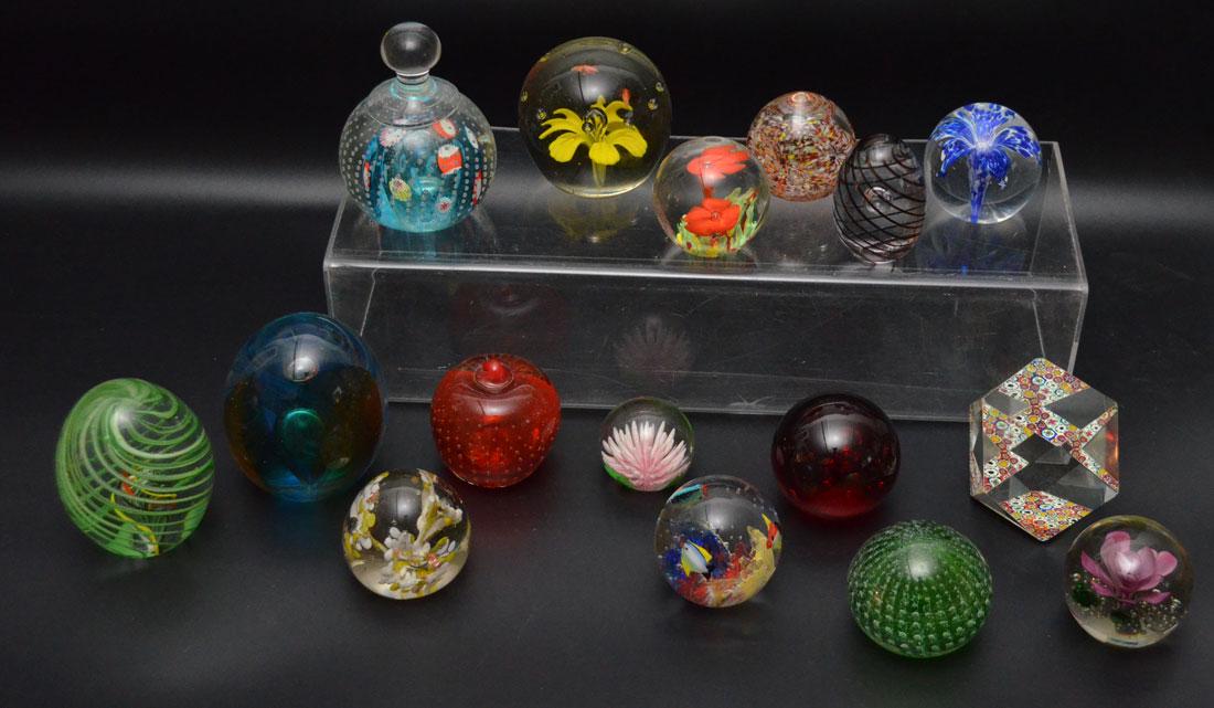 16 Vintage Glass Paperweights (Millefiori, Golf Balls (1 of 5)