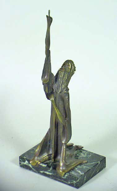 "Jesus Kneel" Hard To Find Sgnd Tom Bennett Bronze: Measures 14 1/2" h with it''s base.. Signed Tom Bennet 1976 30/100 . In very good condition