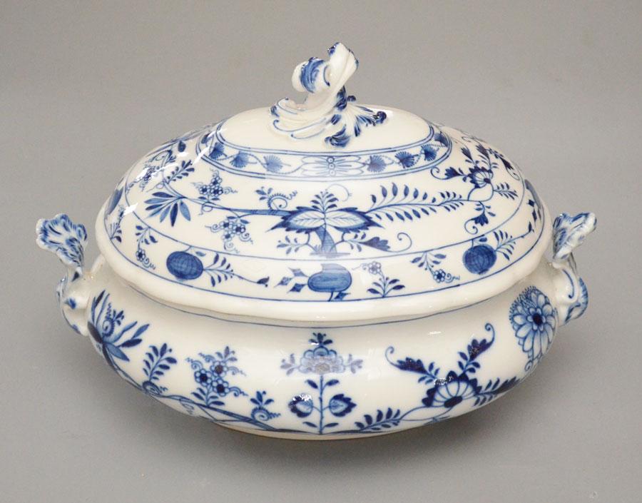 Stunning Meissen Blue Onion Covered tureen (1 of 4)