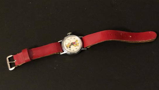 Mickey Mouse Vintage Ingersoll Watch: Ingersoll measures 7.25"(L) The band has some pulling of the material. See pictures!