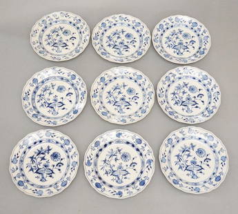 Generous Lot Of 23 Blue Onion Dinner Plates: Lot includes 23 plates. They measure 9.75" diameter. A couple have very light utensil wear, 1 has deeper wear, no chips/cracks found.