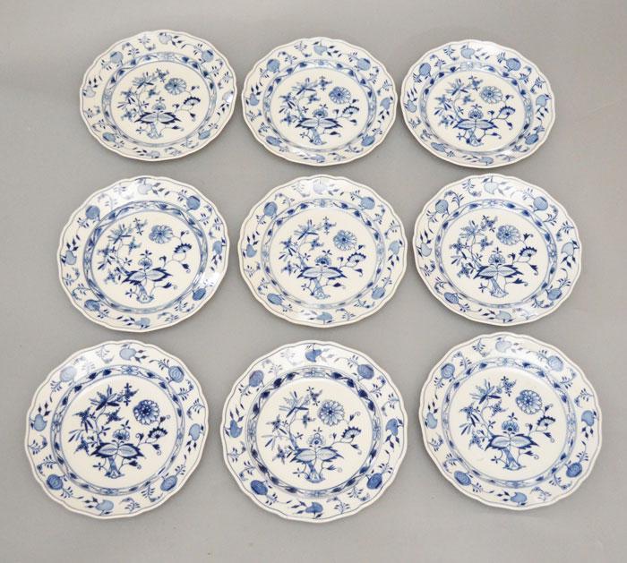 Generous Lot Of 23 Blue Onion Dinner Plates (1 of 3)