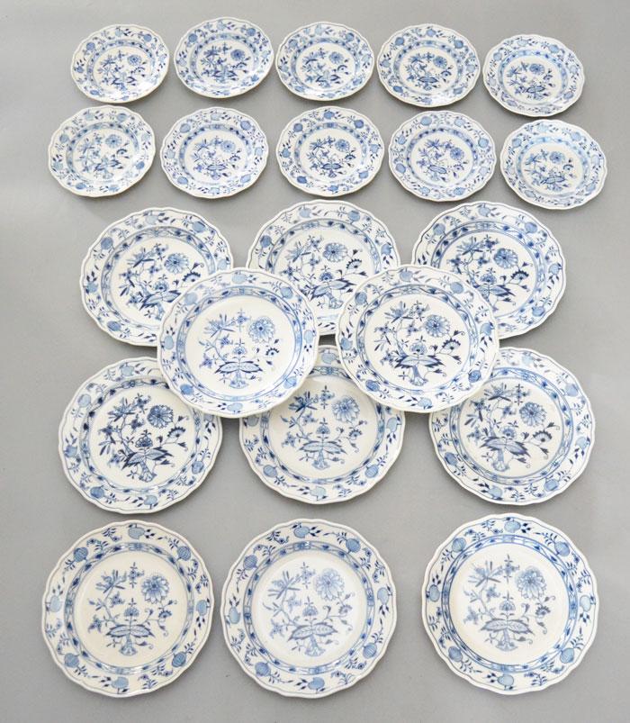 Meissen Blue Onion Butter & Luncheon Plates (1 of 3)