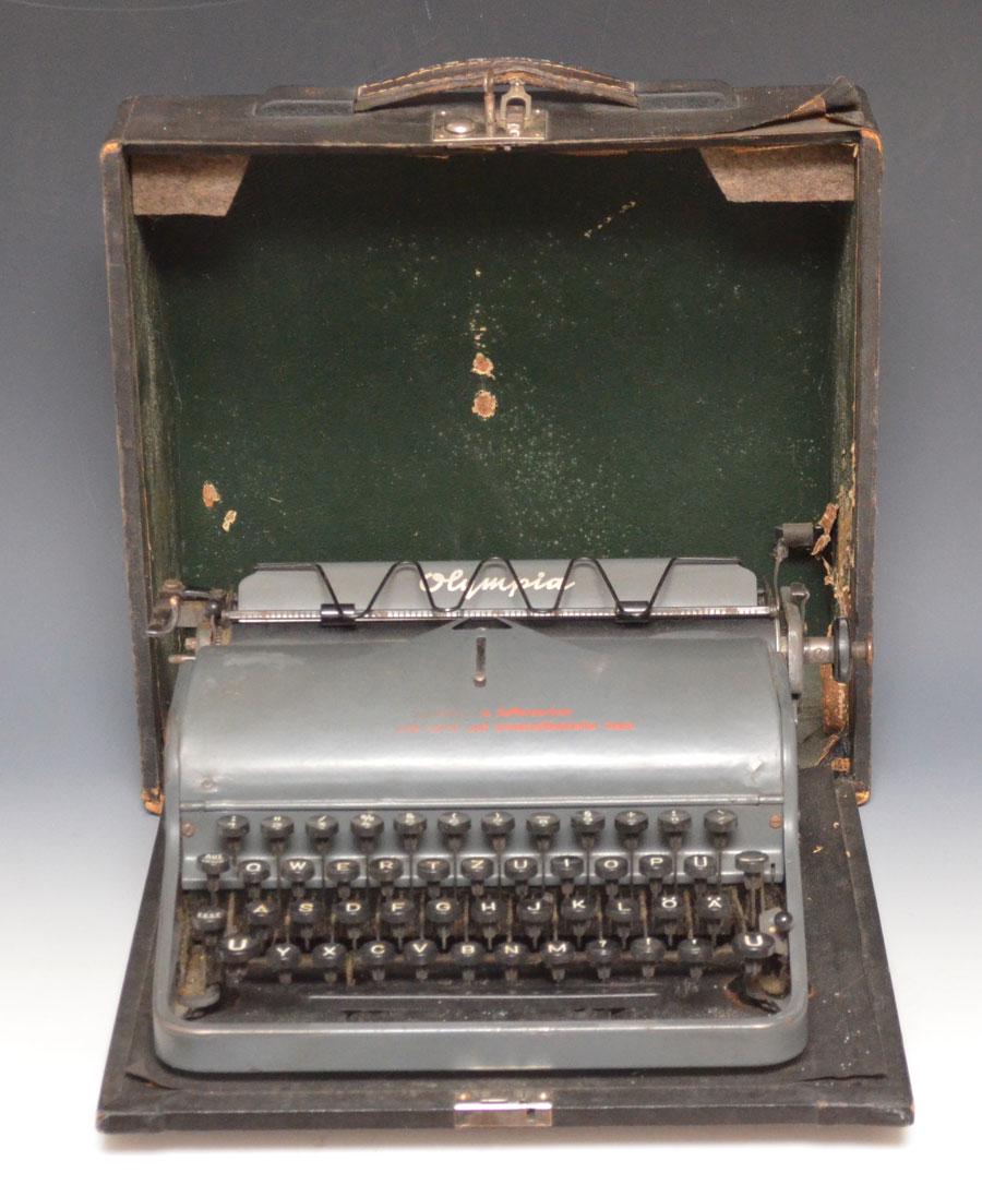 Antique SS Olympia Typewriter in Case (1 of 4)