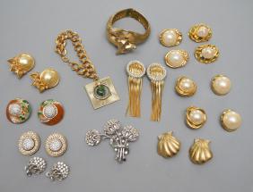 Winning Lot of Retro Designer Jewelry: Lot includes: Castlehill gold tone fox bracelet, 2 pairs Piscitelli clip earrings, 2 pairs of Richelieu, 5 pairs Guy Laroche, Trifari pin & matching earrings, and a Coro bracelet.