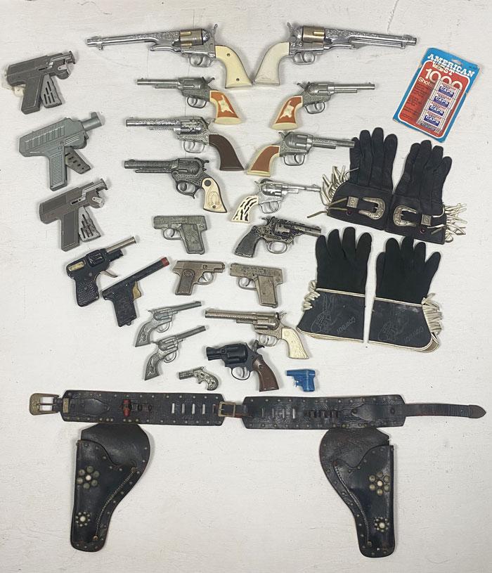 Lot Of Children's Cowboy Holster, Gloves and Guns (1 of 6)