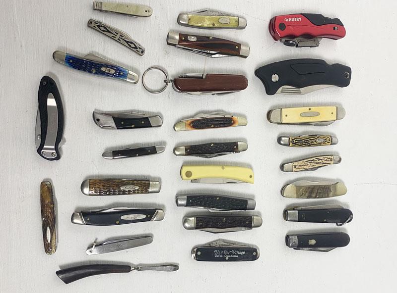 Lot Of Various Pocket Knives (1 of 6)