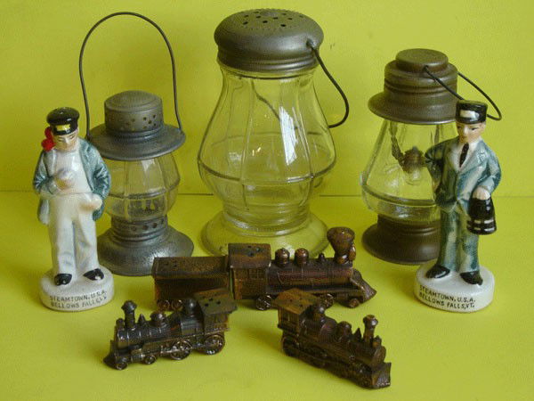 9 Piece Vintage Train Related Shakers: 9 Vintage Train Related Shakers. 1: PAT DE C201904 measures at 5 x 3 2: ? 3: Bond Jersey city, NJ 4: Steamtown, U.S.A. Bellows Falls,V.T.(2) 5:(2) O&W TRY 6:? 7:?