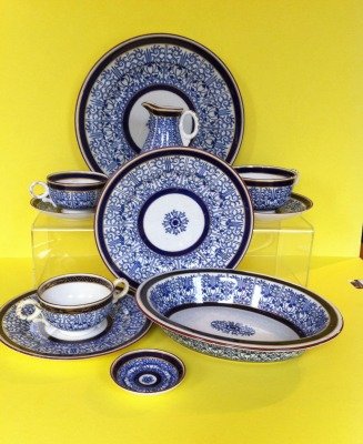 Set Of 125 Pieces Royal Lily Royal Worcester China: Huge Set Of Royal Lily Royal Worcester China 125 pieces.